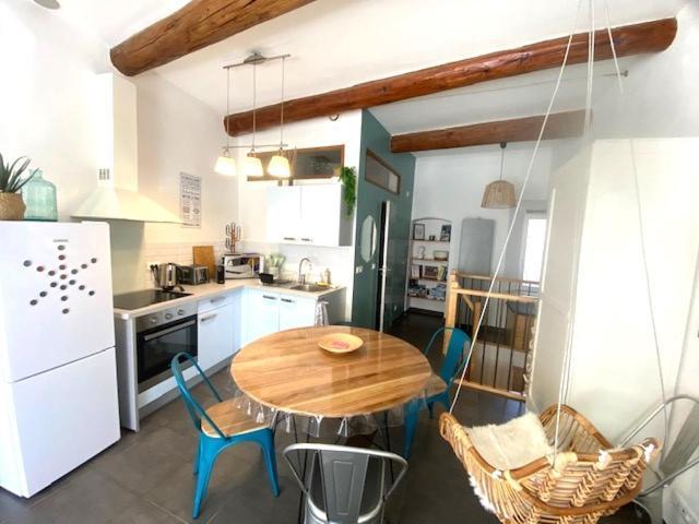 Le Cosy Apartment นีมส์ ภายนอก รูปภาพ
